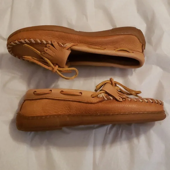 Minnetonka Maccocins Women's SZ 6.5 Tan - Picture 3 of 9
